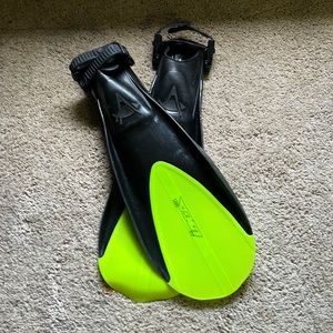 Yellow and Black Technisub Idea 3 open heel scuba fins (Size Regular)